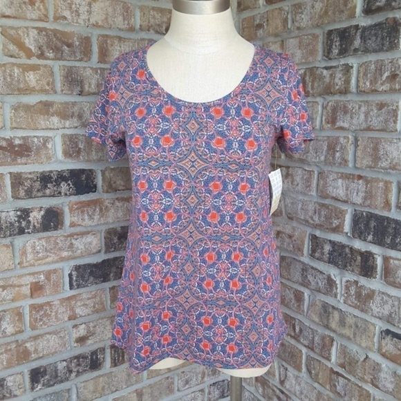 NWT LuLaRoe round neck printed short sleeve top - Picture 1 of 5